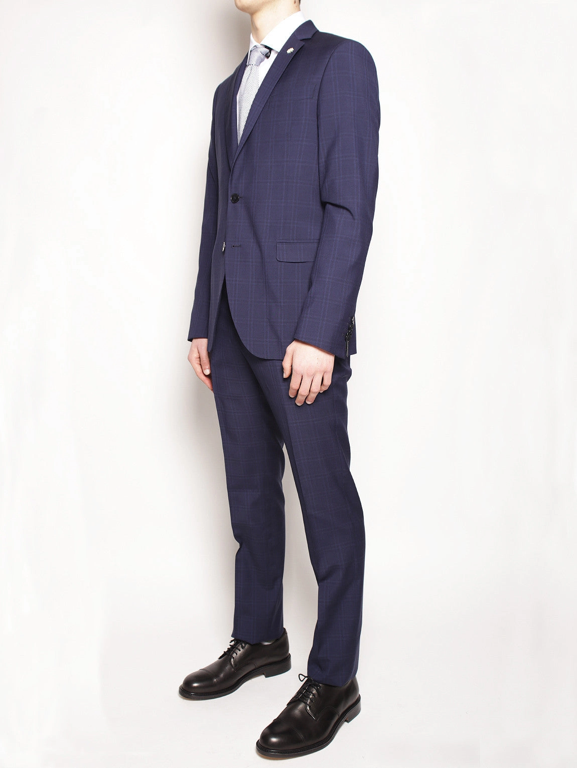 Slim suit in cool Blue wool
